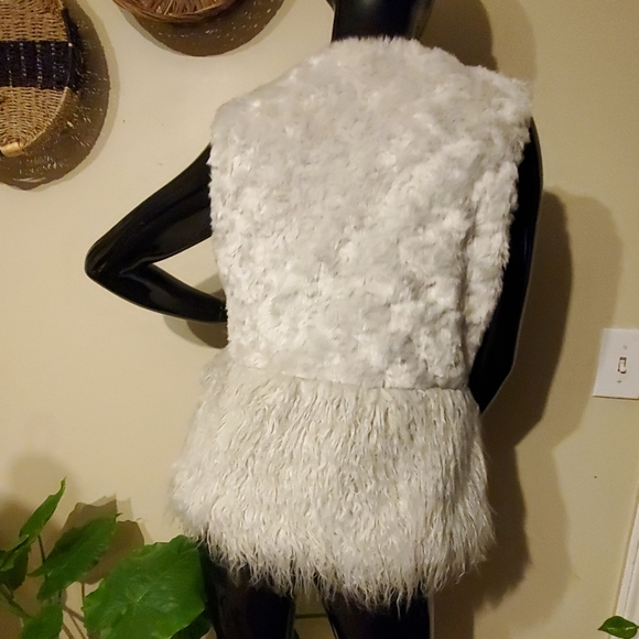 Faux Fur & faux Llama Vest - Picture 3 of 8